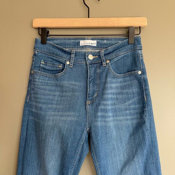 LOFT Skinny Jeans in Bright Mid Vintage Wash Mid Rise Chewed‎ Hem Blue Size 0/25 - Picture 4 of 16